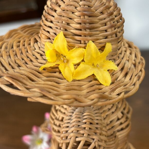 Vintage Wicker Lady Figurine Woven Basket Doll with Hat and Flowers Boho Decor - Picture 11 of 14